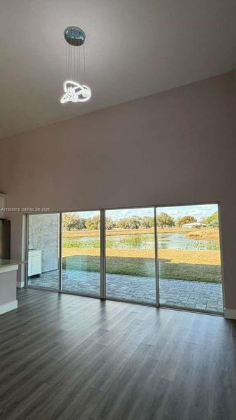 Spacious, unfurnished interior of a new home in , Sebring (Image 42).