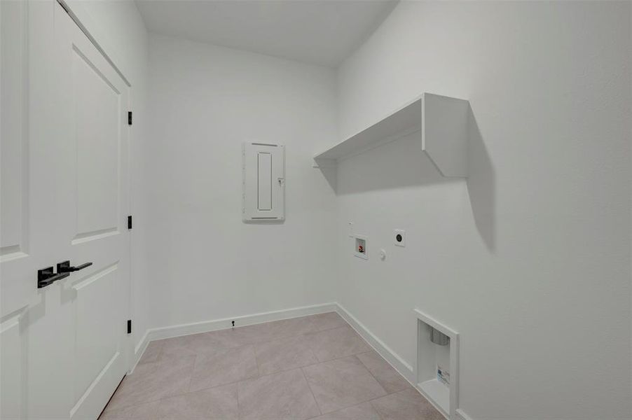 Spacious, unfurnished interior of a new home in Aspire at Reunion, Newark (Image 21).