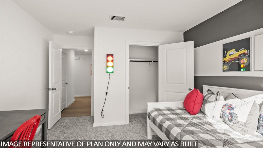 Furnished interior view inside a new home in Silverthorne, Conroe (Image 13).