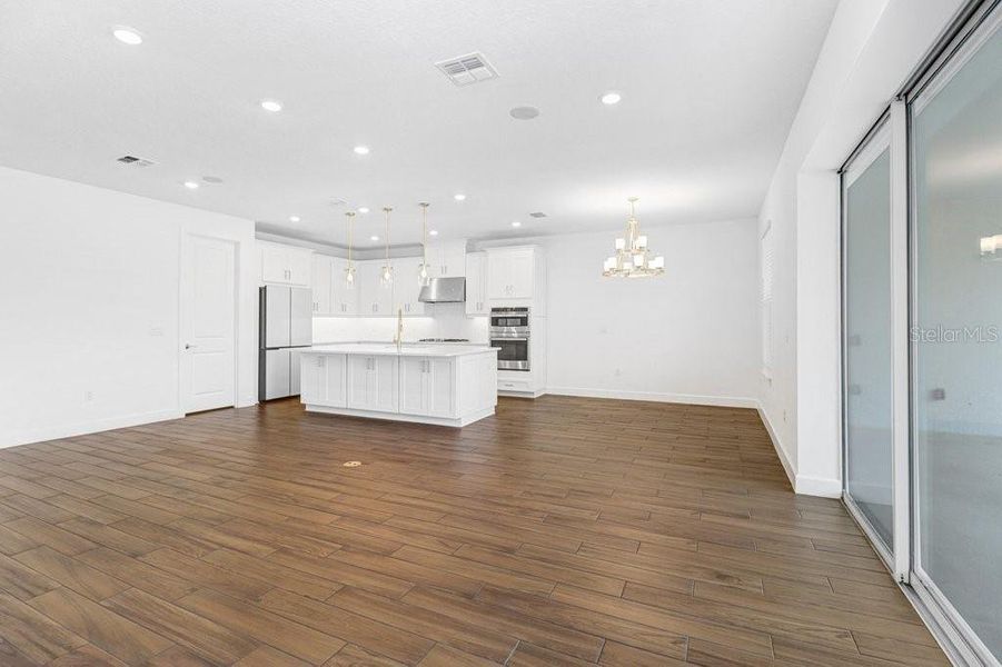 Spacious, unfurnished interior of a new home in Esplanade at Artisan Lakes, Palmetto (Image 29).