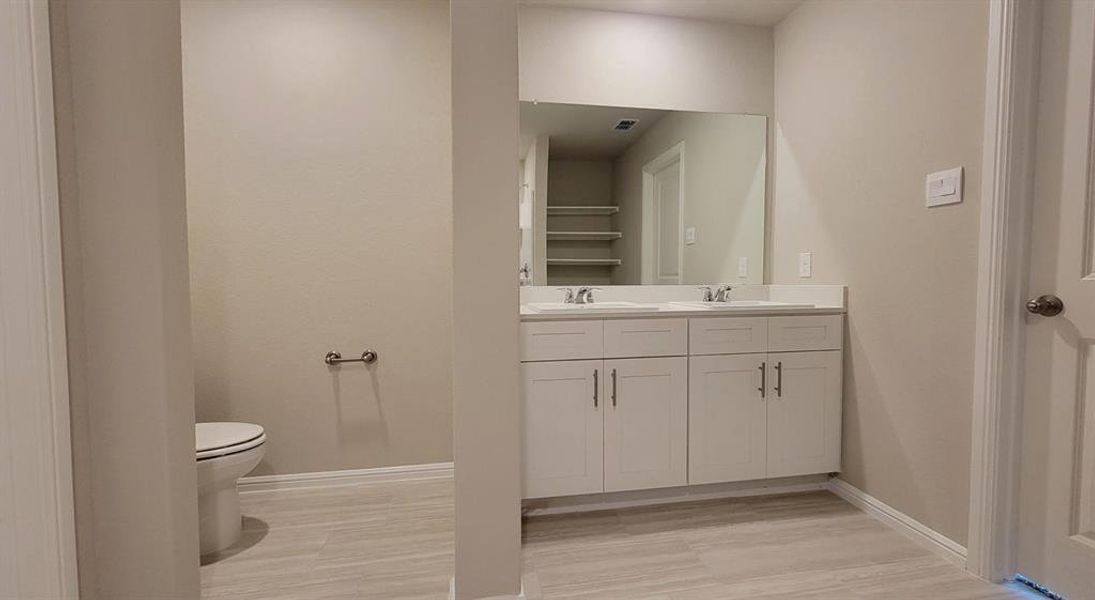 Furnished interior view inside a new home in Highlands at Chapel Creek, Fort Worth (Image 7). Furnished interior view inside a new home in Highlands at Chapel Creek, Fort Worth (Image 7).