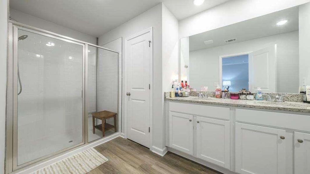 Furnished interior view inside a new home in , Bremen (Image 34).