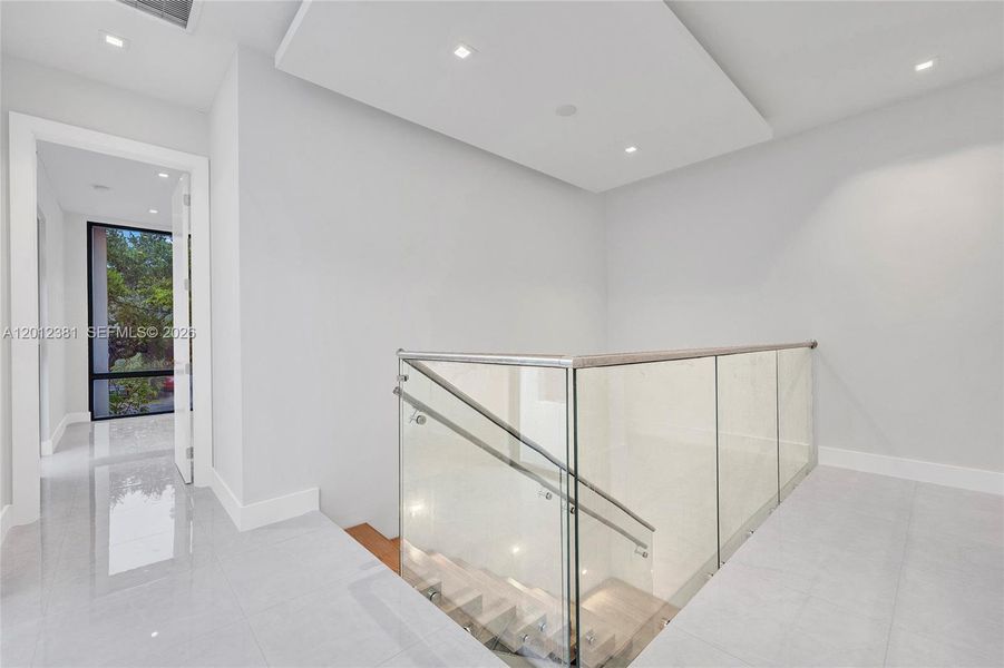 Spacious, unfurnished interior of a new home in , Miami (Image 15).