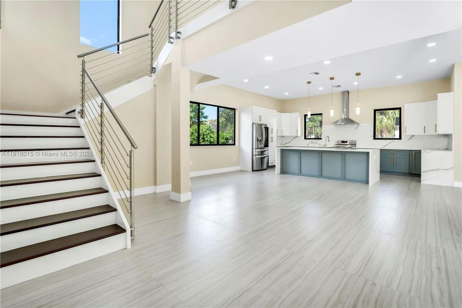 Spacious, unfurnished interior of a new home in , Plantation (Image 23).
