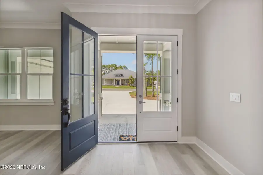 Exterior details and patio area of a home in , Yulee (Image 3).