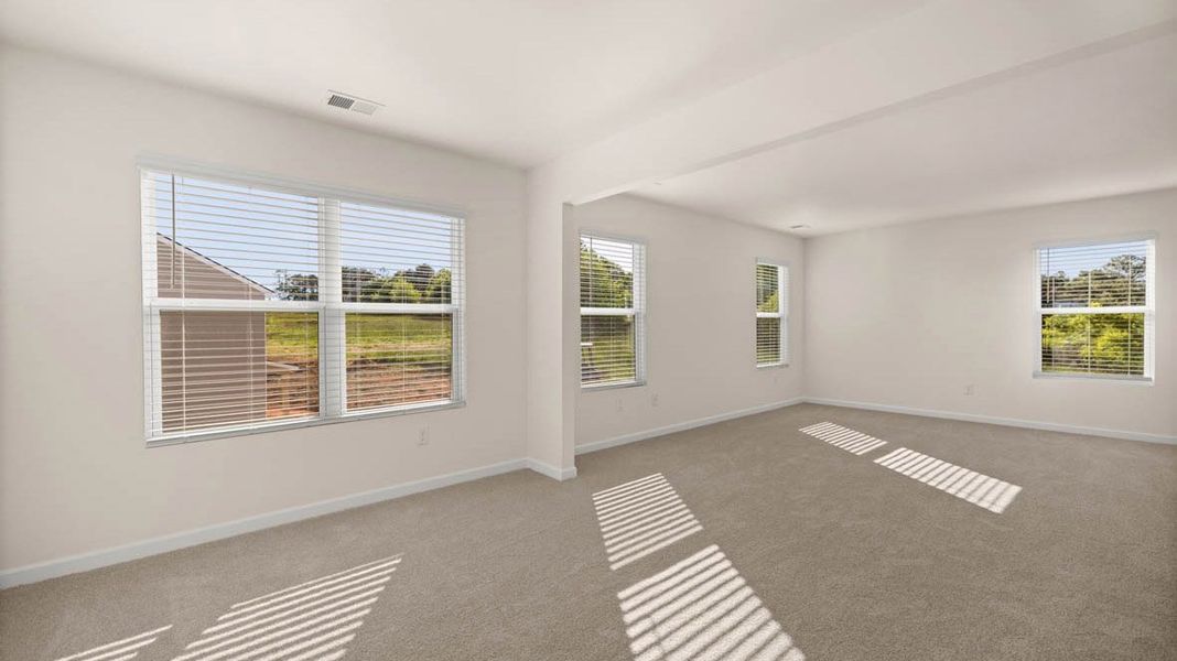 Spacious, unfurnished interior of a new home in Estates at Deer Hollow, Grovetown (Image 25).