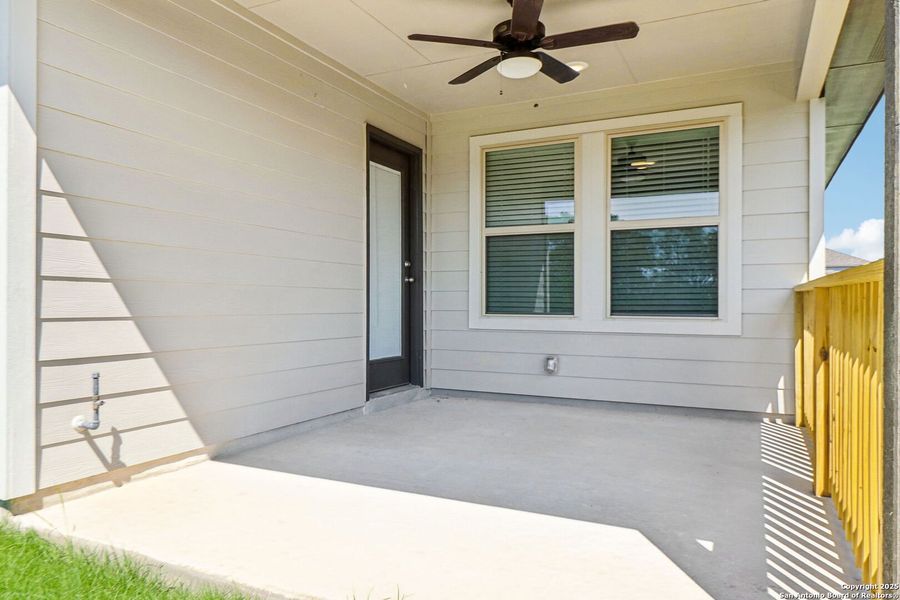 Furnished interior view inside a new home in Scenic Crest - Premier Series, Boerne (Image 5). Furnished interior view inside a new home in Scenic Crest - Premier Series, Boerne (Image 5).