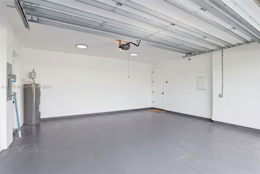 Spacious, unfurnished interior of a new home in , Melbourne Beach (Image 24).