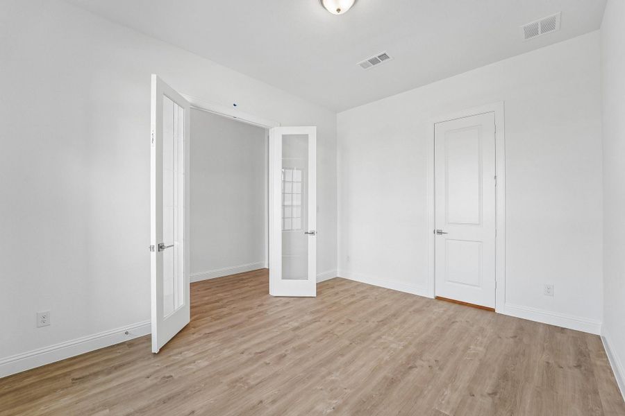 Spacious, unfurnished interior of a new home in Del Bello Lakes 60', Manvel (Image 23).