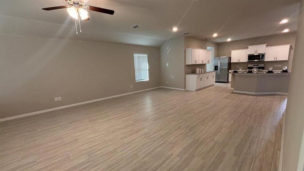 Spacious, unfurnished interior of a new home in Highlands at Chapel Creek, Fort Worth (Image 20). Spacious, unfurnished interior of a new home in Highlands at Chapel Creek, Fort Worth (Image 20).