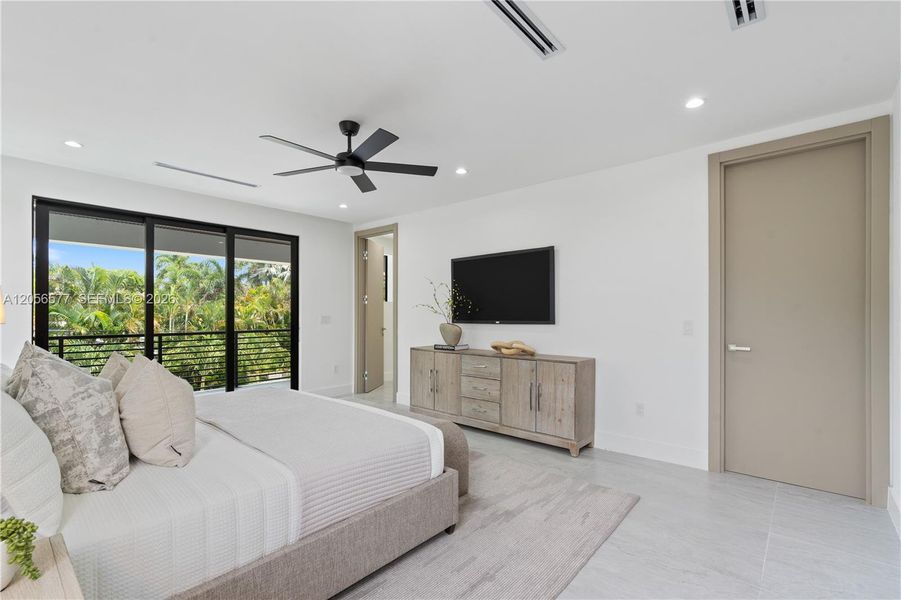 Furnished interior view inside a new home in , Fort Lauderdale (Image 14). Furnished interior view inside a new home in , Fort Lauderdale (Image 14).