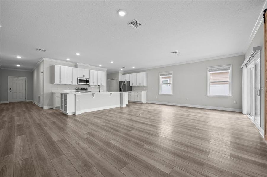 Spacious, unfurnished interior of a new home in , Newberry (Image 19).