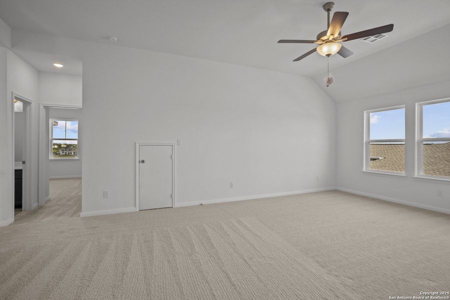 Spacious, unfurnished interior of a new home in Homestead, Schertz (Image 17).