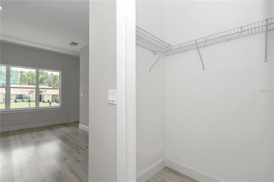 Spacious, unfurnished interior of a new home in , Ocala (Image 34).
