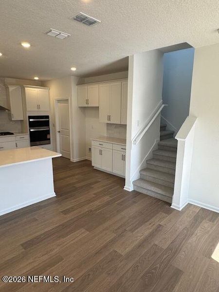 Spacious, unfurnished interior of a new home in Brook Forest, St. Augustine (Image 9).