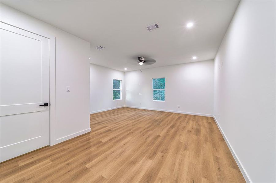 Spacious, unfurnished interior of a new home in , Dallas (Image 27).