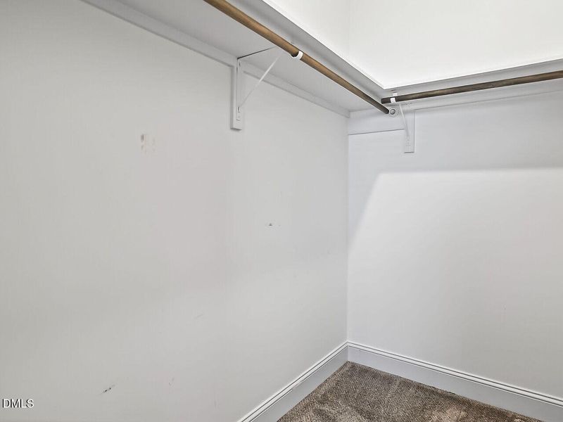 023-1280x960-closet 023-1280x960-closet