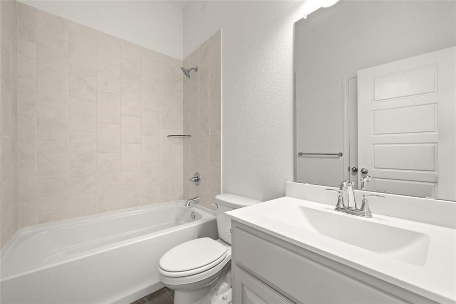 7713 Oakmeade Bathroom1