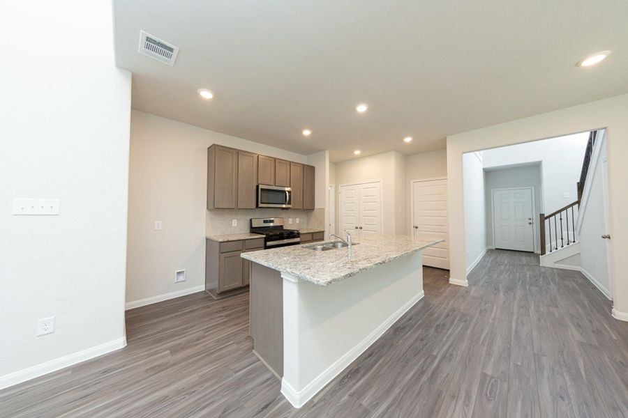 Furnished interior view inside a new home in River's Edge, Conroe (Image 7). Furnished interior view inside a new home in River's Edge, Conroe (Image 7).