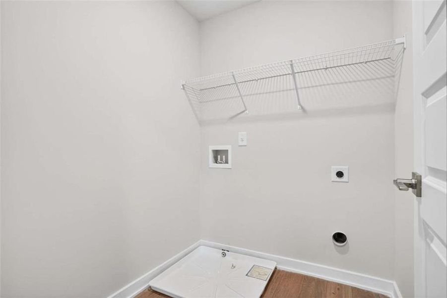 Spacious, unfurnished interior of a new home in The Fairways at Mirror Lake, Villa Rica (Image 17).