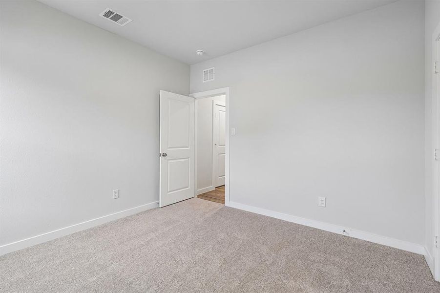 Spacious, unfurnished interior of a new home in Middlefield Village, Dallas (Image 25).