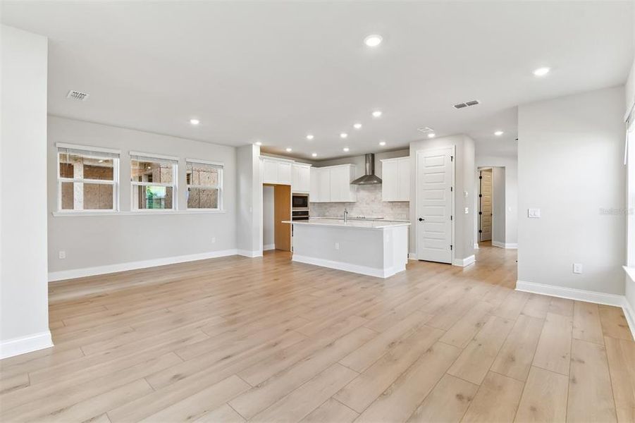 Spacious, unfurnished interior of a new home in Weslyn Park in Sunbridge 34', St. Cloud (Image 23).