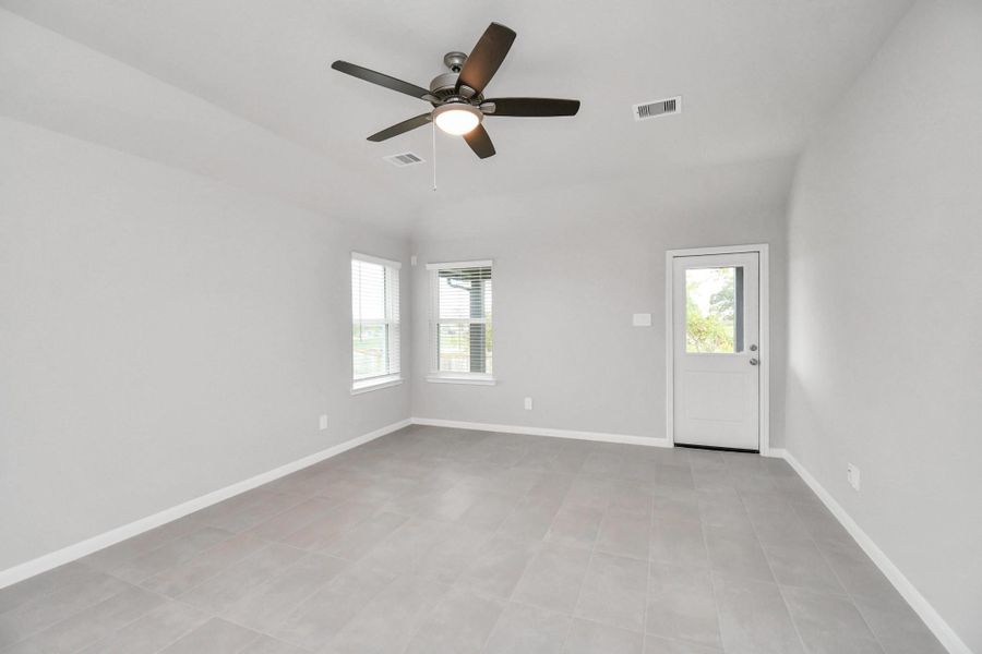 Spacious, unfurnished interior of a new home in Montgomery Ridge: Founders Collection, Montgomery (Image 20).