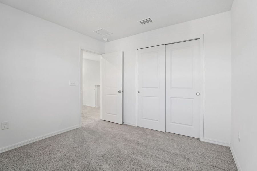 Spacious, unfurnished interior of a new home in Reserve at Forest Lake Townhomes, Lake Wales (Image 15).