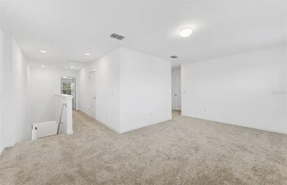 Spacious, unfurnished interior of a new home in Riverwood, Zephyrhills (Image 14).