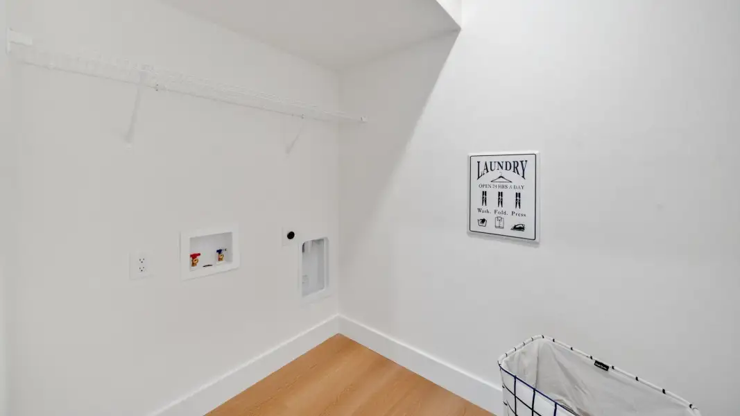 Spacious, unfurnished interior of a new home in Millstone Village, Morristown (Image 19).