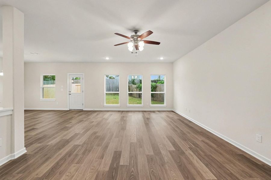 Spacious, unfurnished interior of a new home in Canyon Creek, Conroe (Image 14). Spacious, unfurnished interior of a new home in Canyon Creek, Conroe (Image 14).