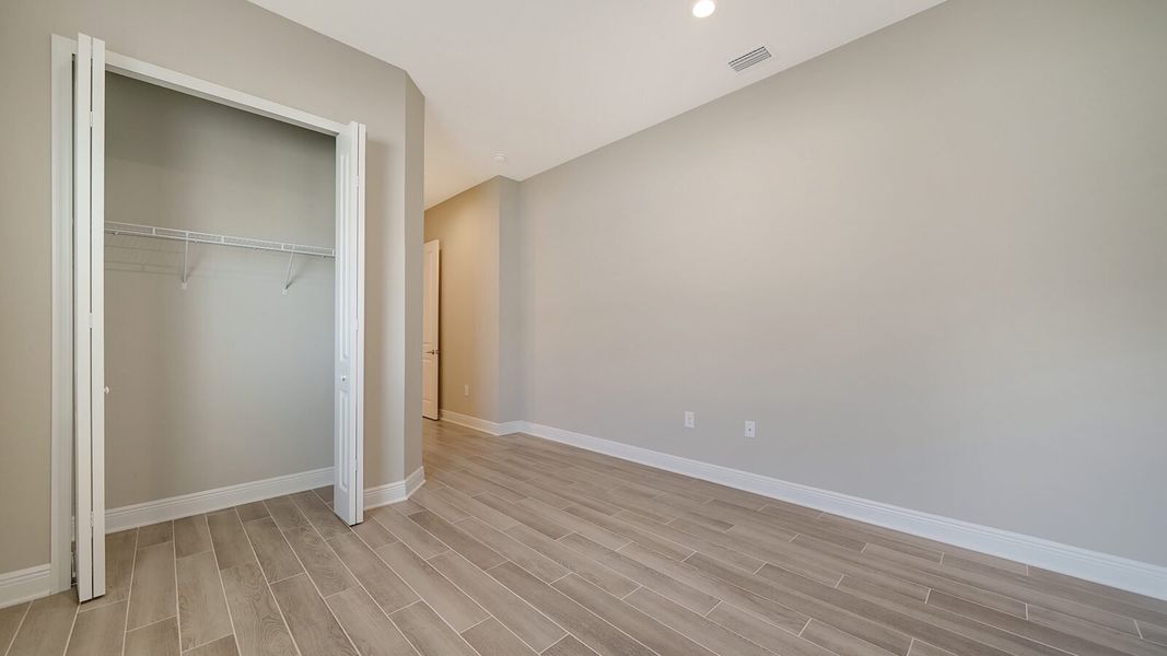 Spacious, unfurnished interior of a new home in Grand Palm, Venice (Image 34).