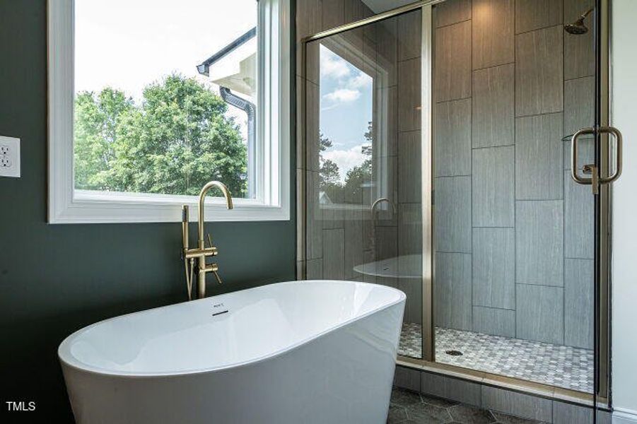 025-680x453-primary-bath