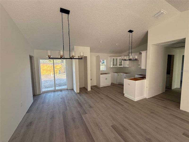 Spacious, unfurnished interior of a new home in , Ocala (Image 9).