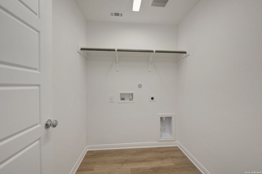 Spacious, unfurnished interior of a new home in Meadows at Clear Springs, New Braunfels (Image 42).