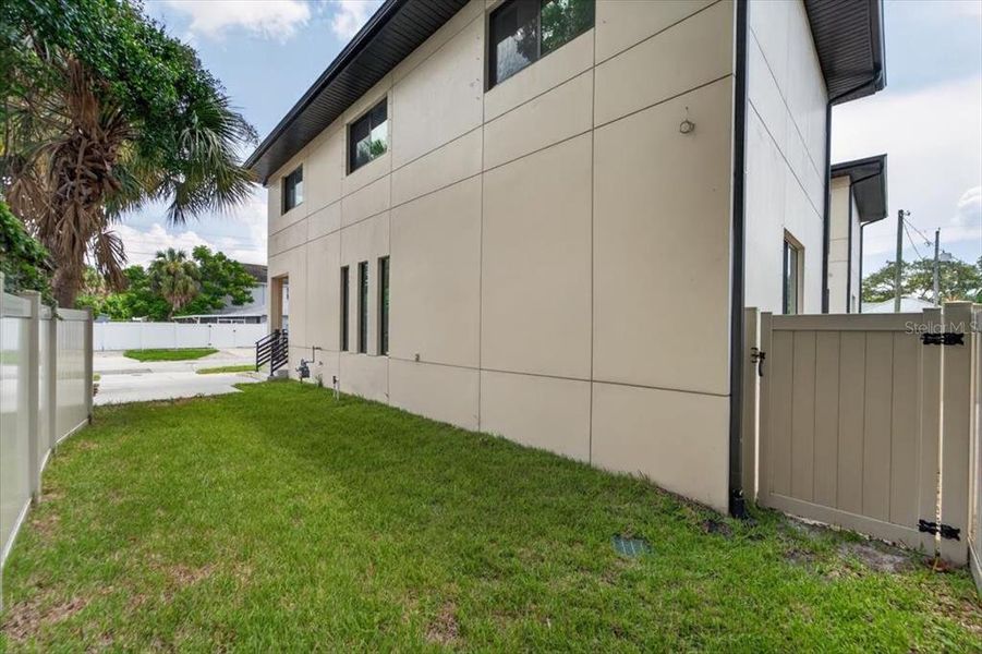 Exterior details and patio area of a home in , Tampa (Image 44).