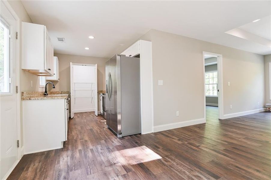 Spacious, unfurnished interior of a new home in , Dahlonega (Image 29).