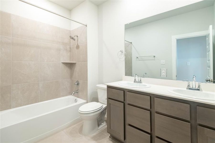 Secondary Full Bathroom with dual-sink