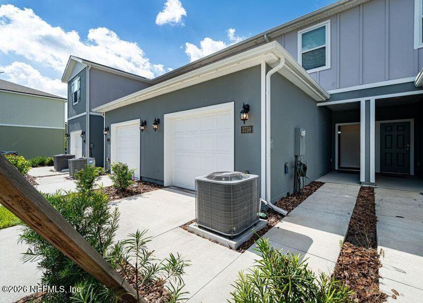 Exterior details and patio area of a home in , Middleburg (Image 16).