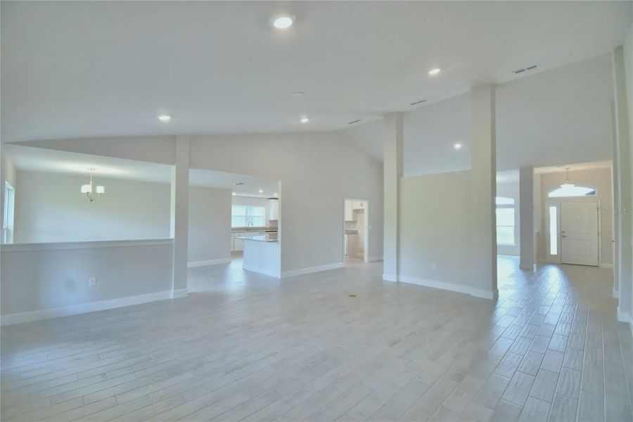Spacious, unfurnished interior of a new home in Lake Juliana Estates, Auburndale (Image 26).