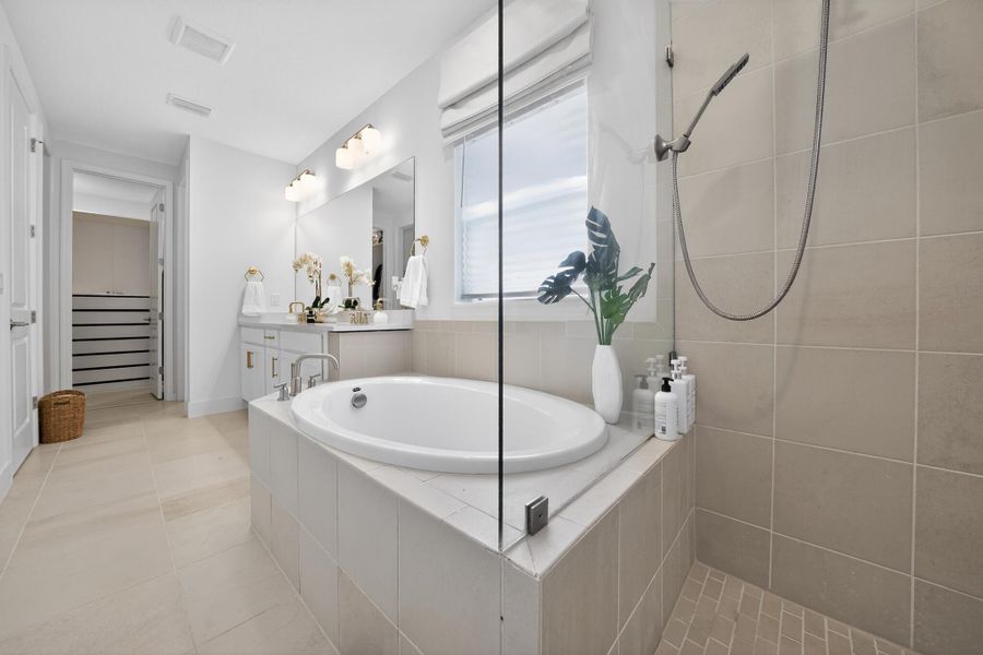 47_11870_SW_Macelli_Wy-Bathroom-0765