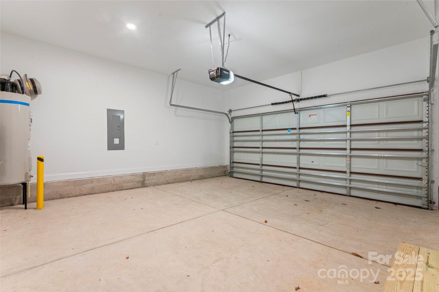 Spacious, unfurnished interior of a new home in , Charlotte (Image 39).