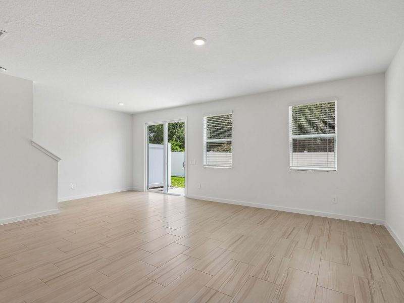 Spacious, unfurnished interior of a new home in The District at Oakleaf - The Grove, Middleburg (Image 9).
