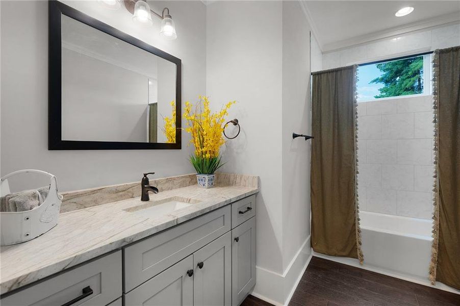 Furnished interior view inside a new home in , Jasper (Image 14).