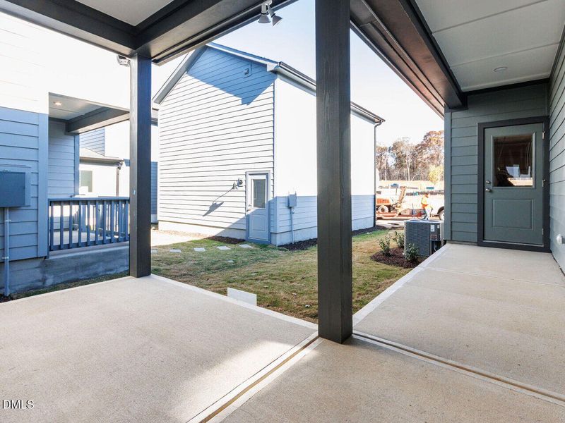 030-1280x960-porch