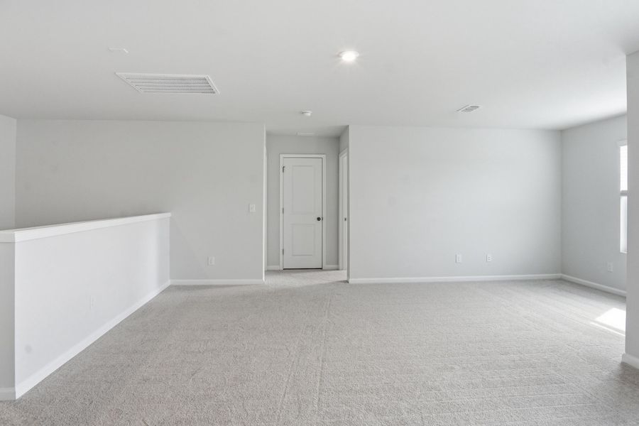 Spacious, unfurnished interior of a new home in Sanctuary Cove at Cane Bay, Summerville (Image 42).
