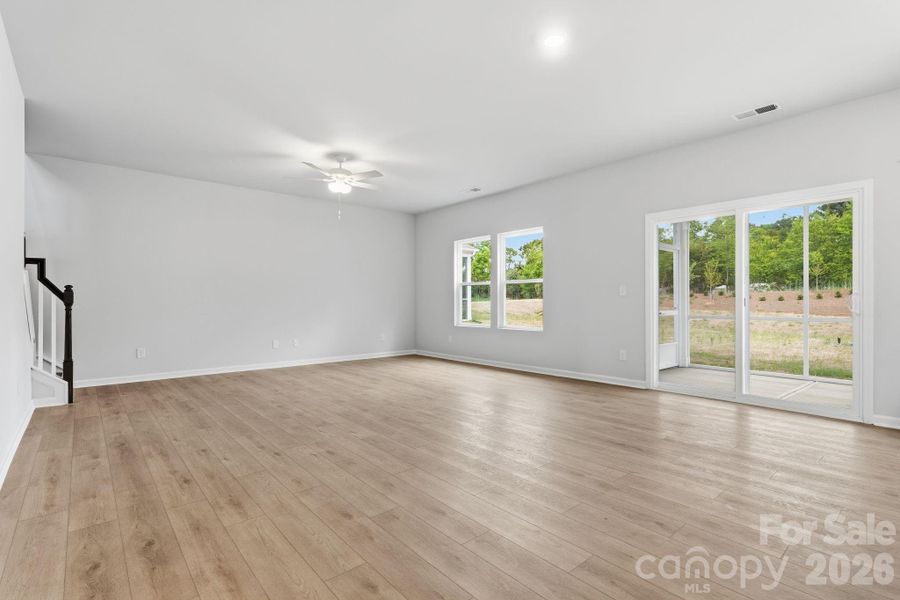 Spacious, unfurnished interior of a new home in Piper Creek, Newton (Image 30).