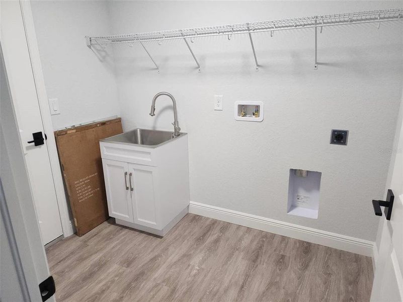 Spacious, unfurnished interior of a new home in , Spring Hill (Image 10).