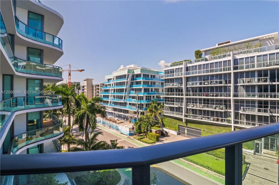 Condo located in Bal Harbour, FL showcasing its design and architecture (Image 24).