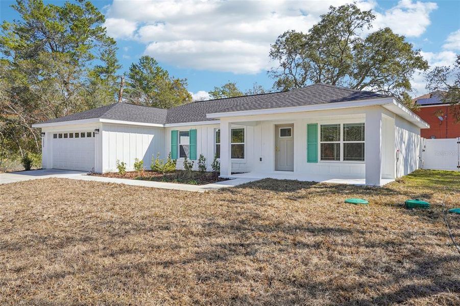Front exterior of a new home in , Ocala, FL, highlighting curb appeal (Image 27). Front exterior of a new home in , Ocala, FL, highlighting curb appeal (Image 27).